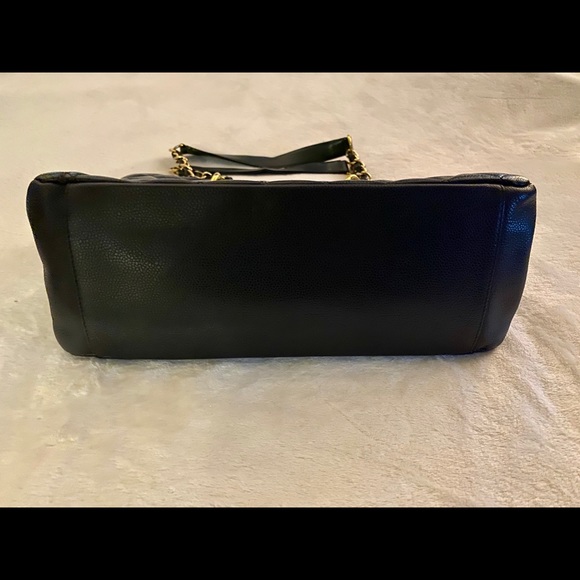 CHANEL Black Caviar Grand Shopping Tote - Picture 4 of 7